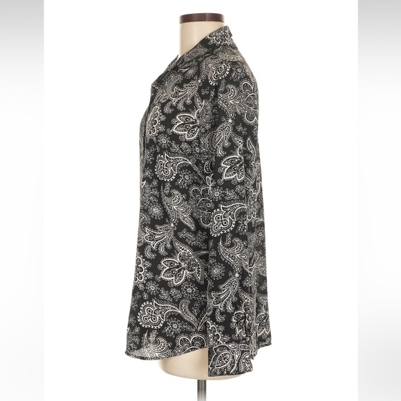 Excellent cond- Banana Republic Factory Black and White Floral Button Down Shirt - Picture 4 of 4